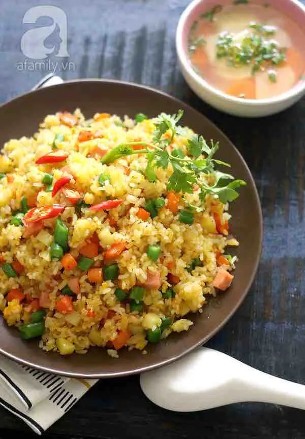 Cơm Rang Xá Xíu Lạp Xưởng